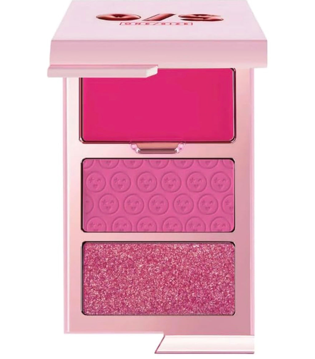 One Size CHEEK CLAPPER 3D Blush Trio Palette
Shade attention seeker